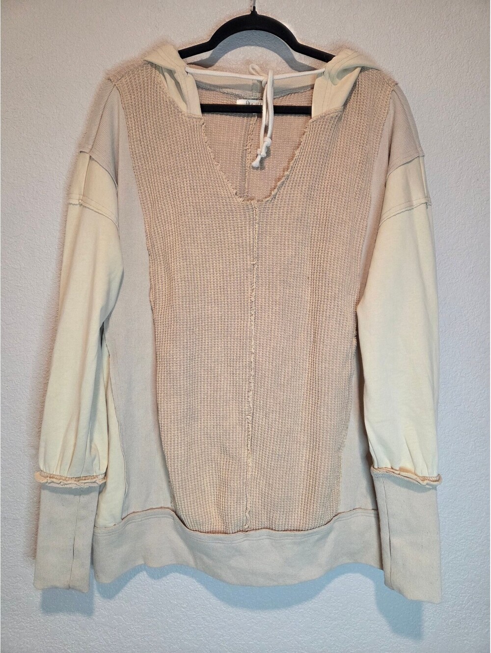 Oli & Hal Women's Beige and Cream Waffle Knit Hoodie Sweatshirt Small